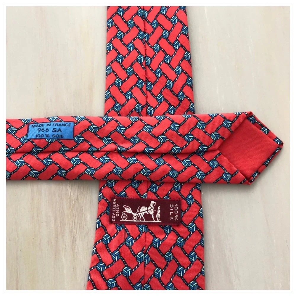 Hermes | Coral-Red Silk Tie w/ Navy Chain Link Motif